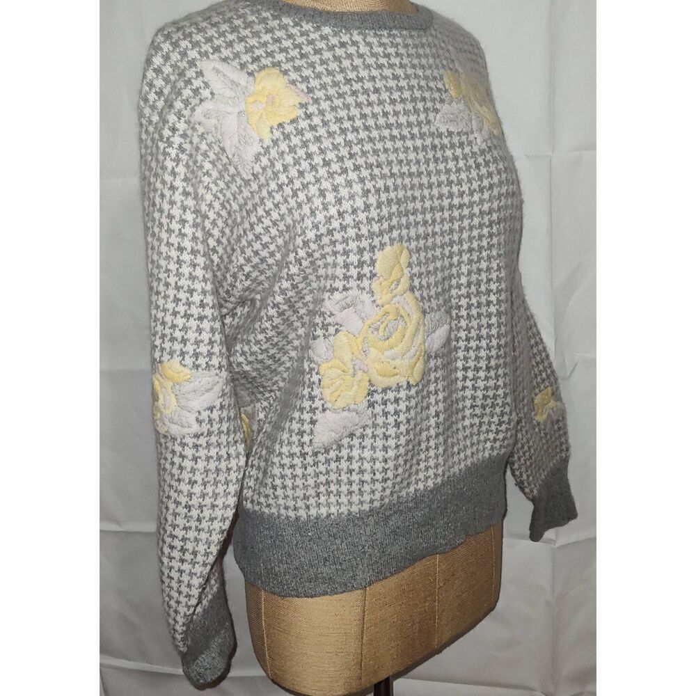JH Collectables Sweater angora lambswool blend Size Medium Vintage Hong Kong yel